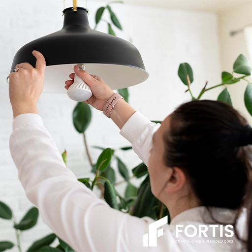 Substituição de Lâmpada Fluorescente por LED Eficiente